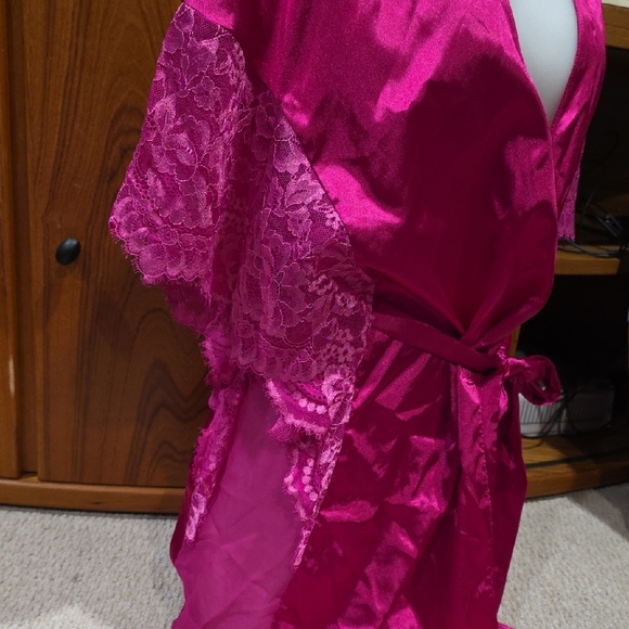 La SENZA Fuchsia Satin Lace Robe - Picture 5 of 7